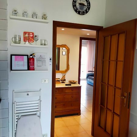 Appartamento Riviera Trilocale Wifi E Parcheggio Privato Βεντιμίλια Εξωτερικό φωτογραφία