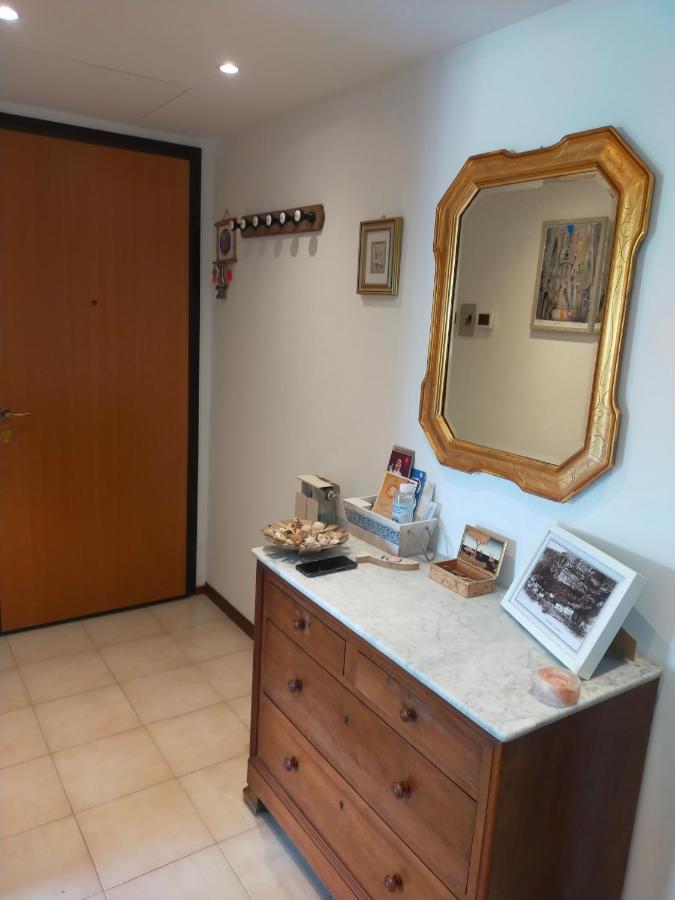 Appartamento Riviera Trilocale Wifi E Parcheggio Privato Βεντιμίλια Εξωτερικό φωτογραφία
