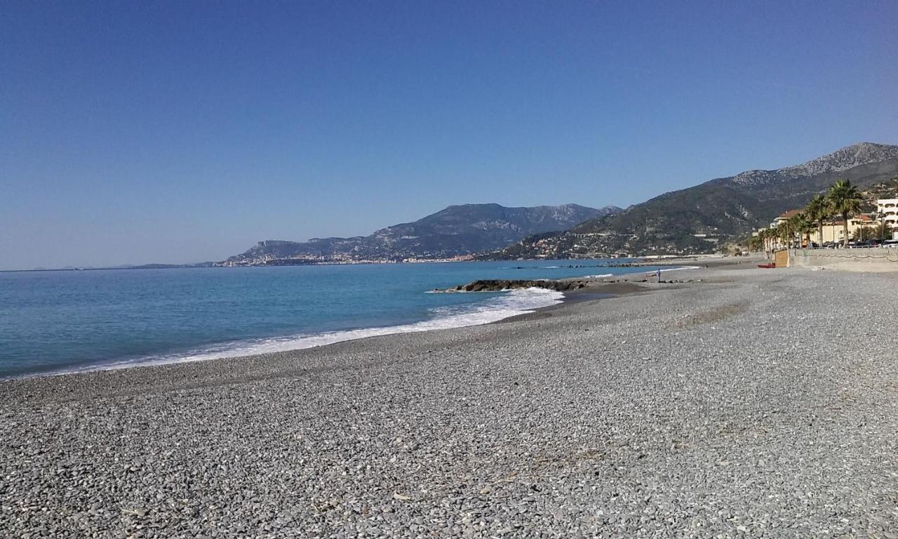 Appartamento Riviera Trilocale Wifi E Parcheggio Privato Βεντιμίλια Εξωτερικό φωτογραφία