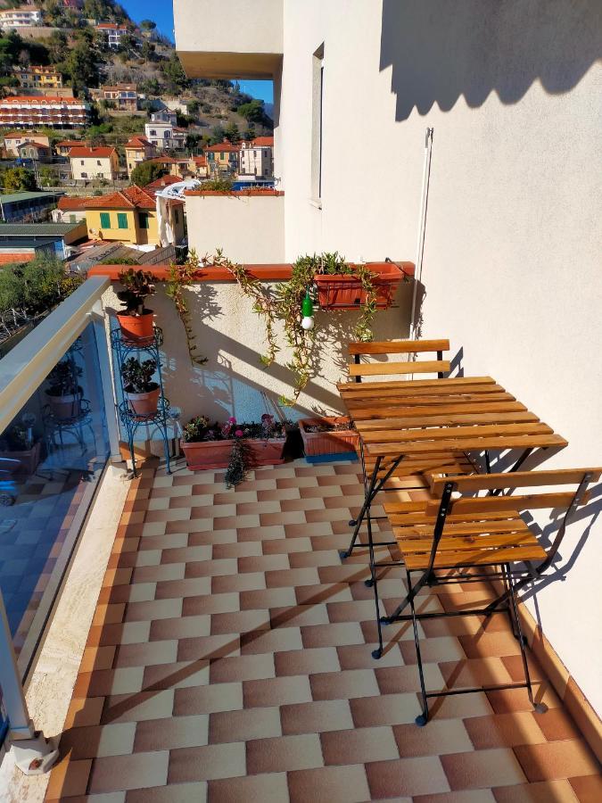 Appartamento Riviera Trilocale Wifi E Parcheggio Privato Βεντιμίλια Εξωτερικό φωτογραφία