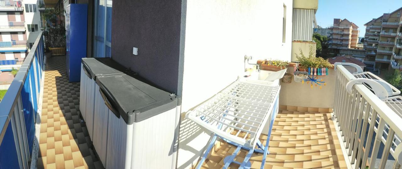 Appartamento Riviera Trilocale Wifi E Parcheggio Privato Βεντιμίλια Εξωτερικό φωτογραφία